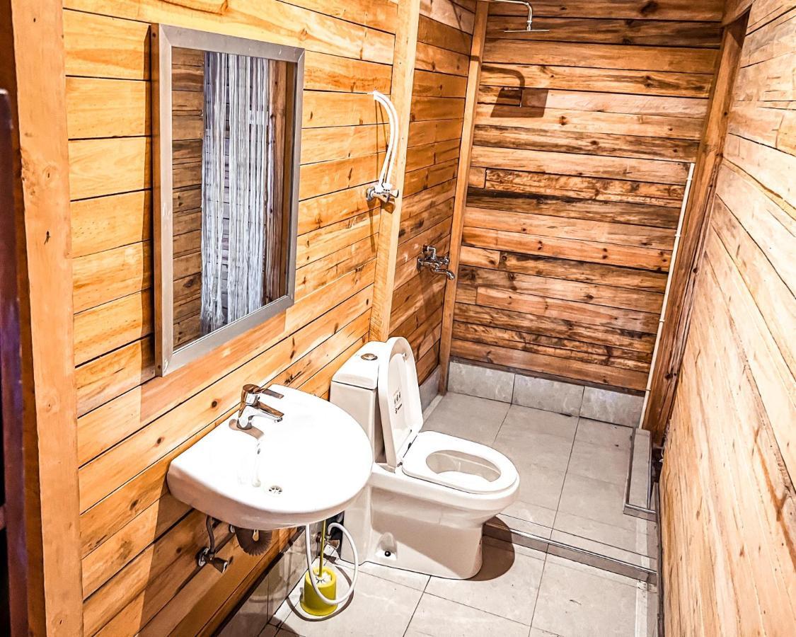 Single Cabin With Lake View Мванза Екстериор снимка